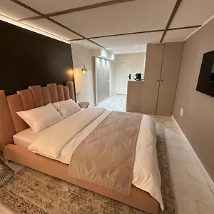 Отель House4you - Blanari, Бухарест